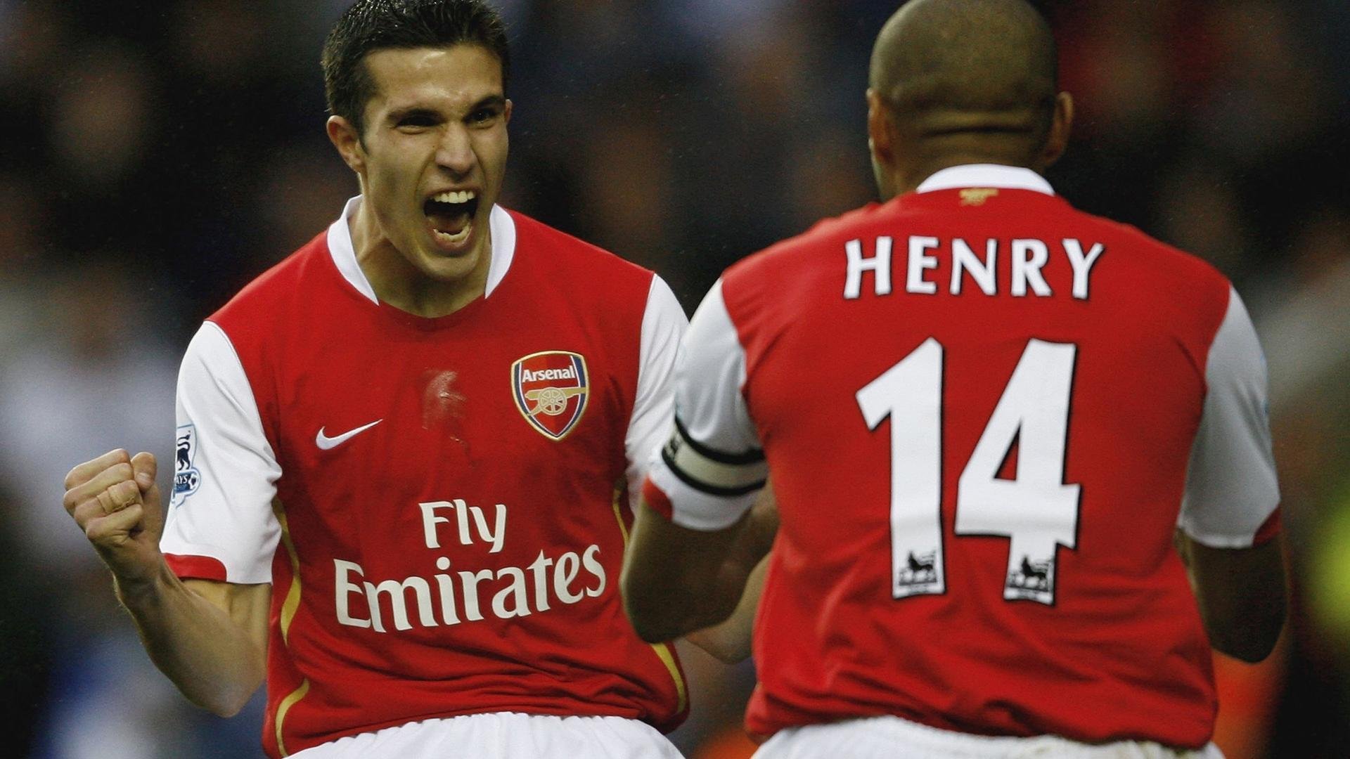 “高新体育中心：羽毛球赛场技术与速度并行”